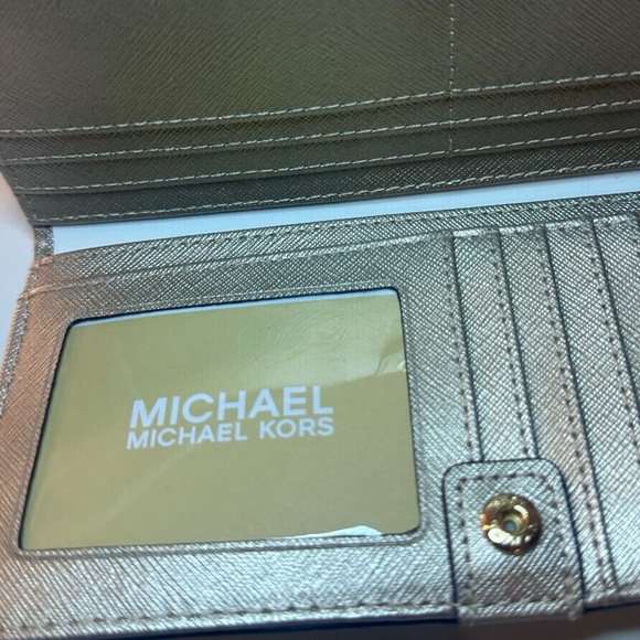 NEW Michael Kors Metallic Gold Bifold Wallet - Picture 4 of 10